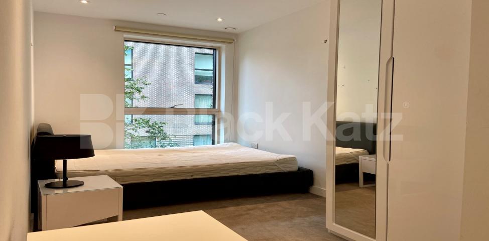 			NEW INSTRUCTION , 3 Bedroom, 1 bath, 1 reception Apartment			 Victory Place Trafalgar Place , Elephant and Castle / Borough 